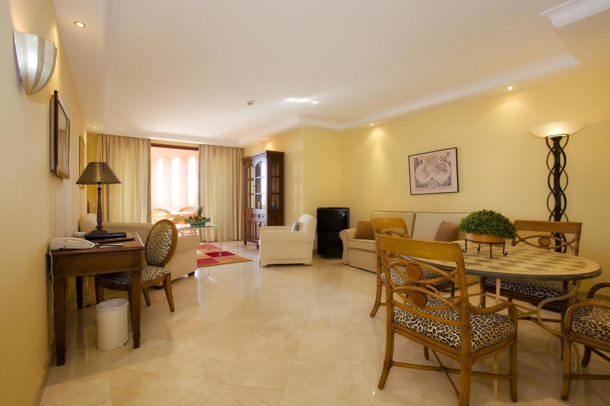 Bahia Beach Apartments Estepona Kamer foto