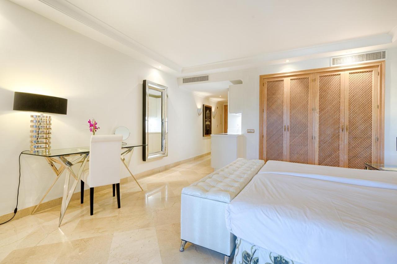 Bahia Beach Apartments Estepona Buitenkant foto