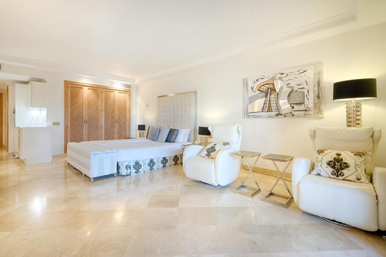 Bahia Beach Apartments Estepona Buitenkant foto